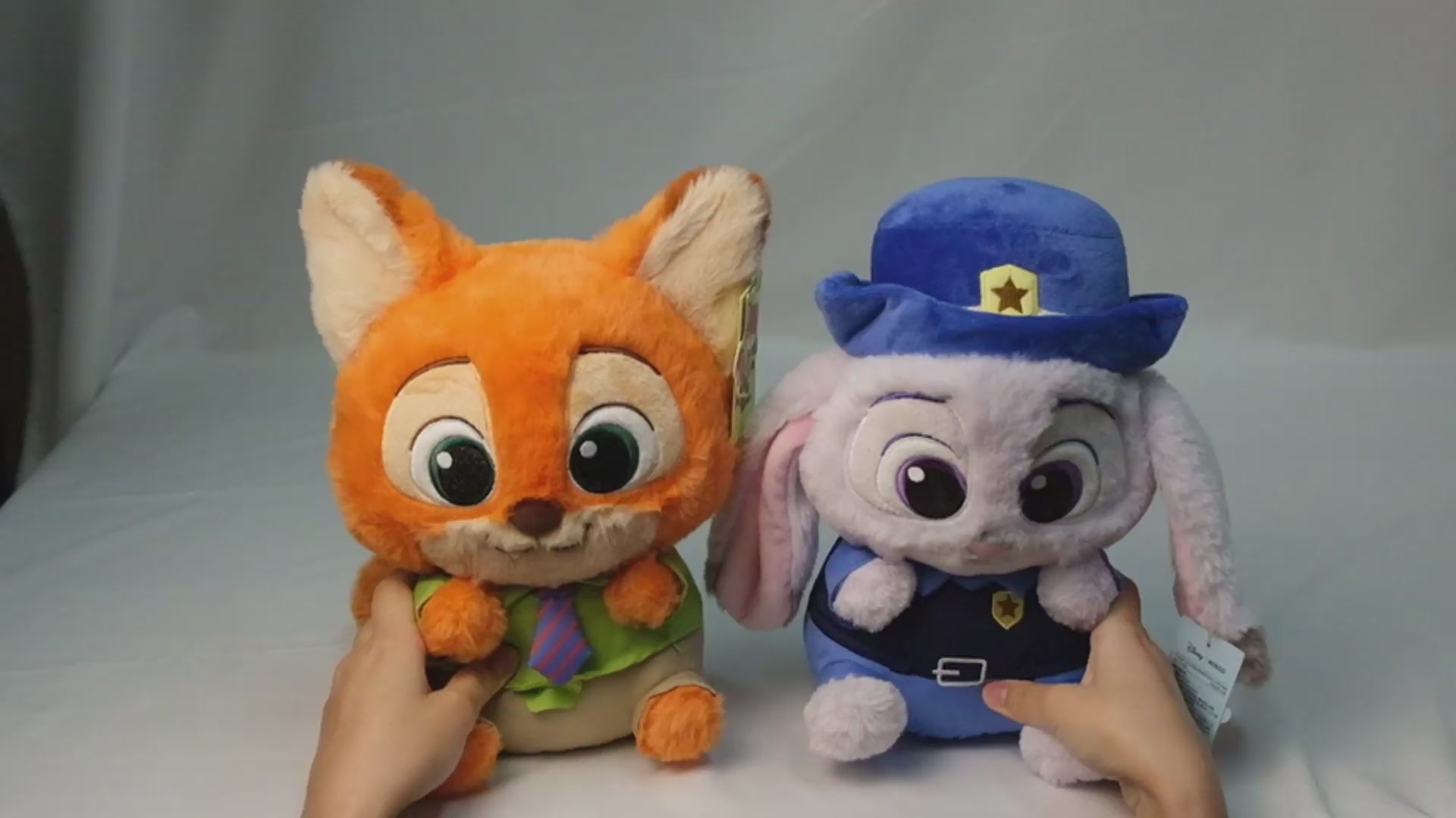 MINISO Disney Zootopia Citizen Series No.10 Costumed Sitting Plush Doll (Nick / Judy)